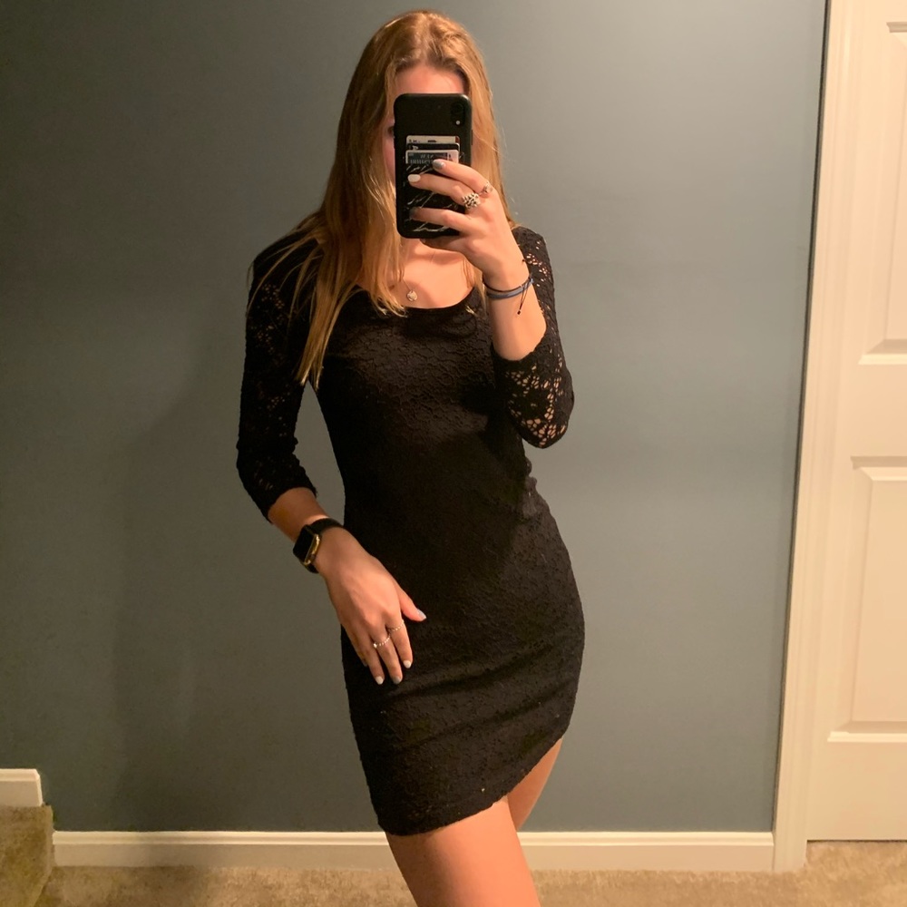 Black half sleeve lace dress